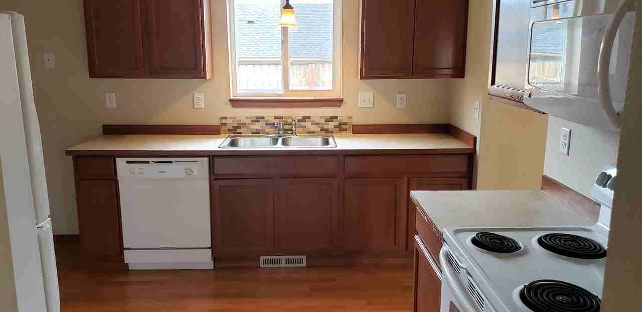 533 N Montclair Ave - Photo 4 of 12