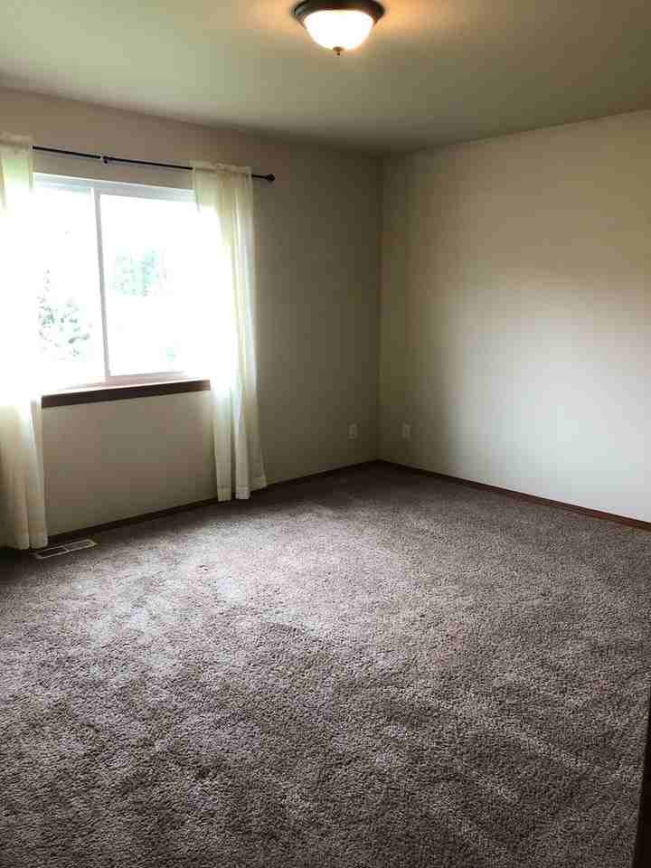 533 N Montclair Ave - Photo 5 of 12