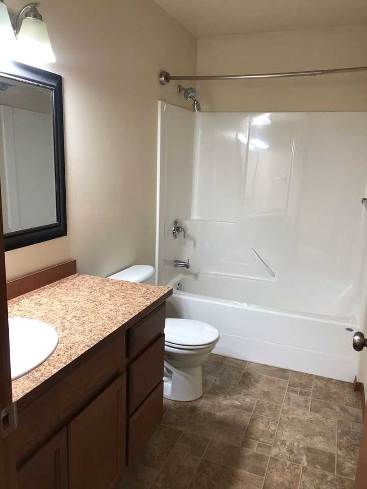 533 N Montclair Ave - Photo 6 of 12