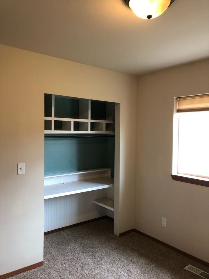 533 N Montclair Ave - Photo 7 of 12