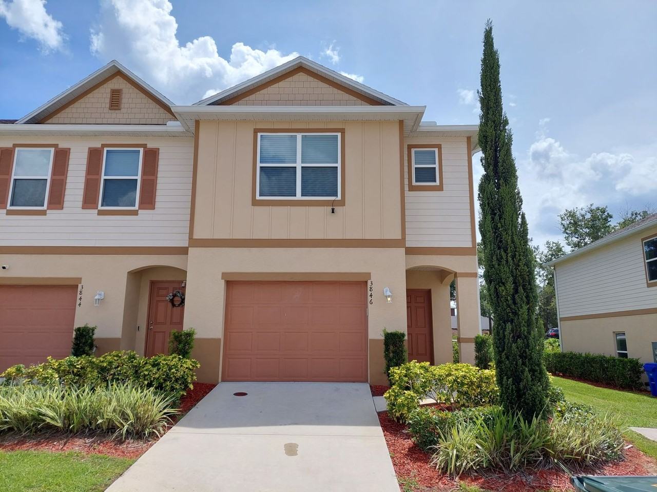 3846 Hampstead Ln - Photo 2 of 42