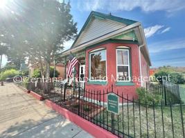 featured image of 1305 E 2nd St