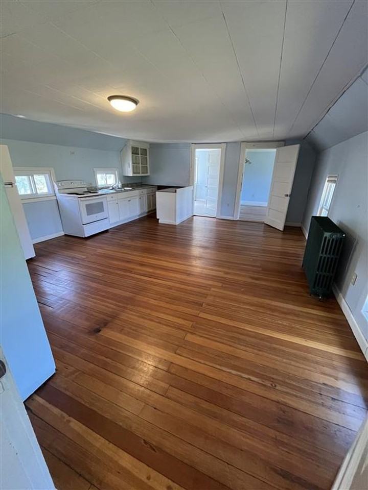 21 Reynolds Ln - Photo 3 of 12