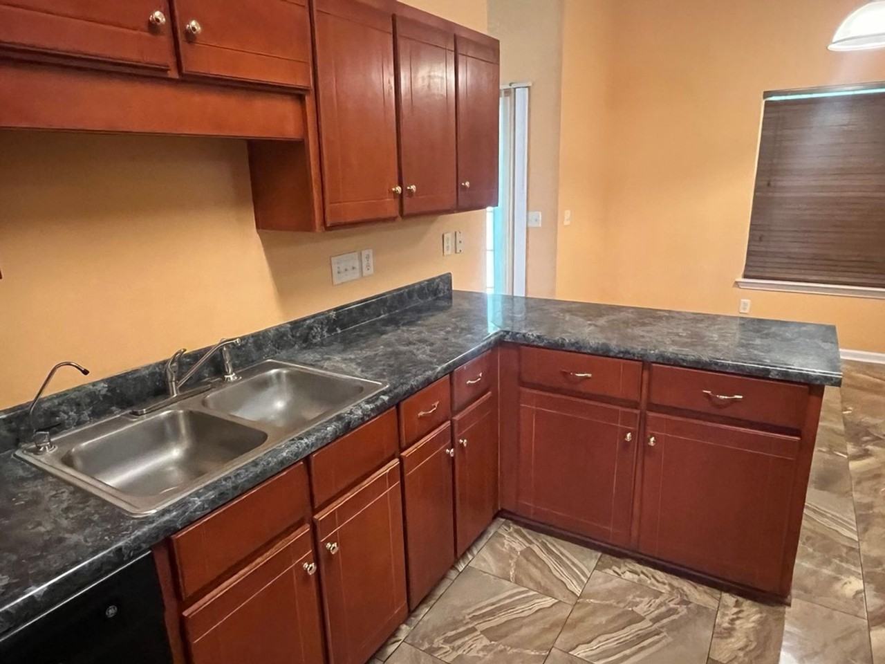 107 Camellia Ct - Photo 5 of 15