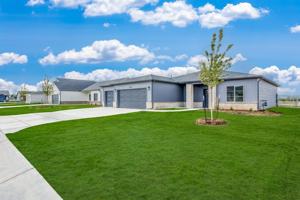 featured image of 1025 Long Path St