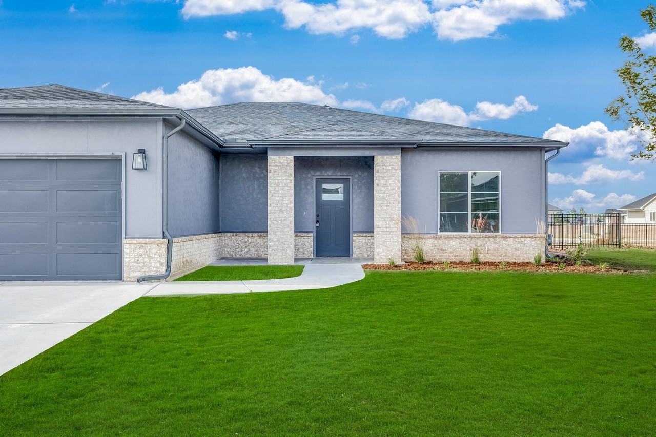 1025 Long Path St - Photo 2 of 28