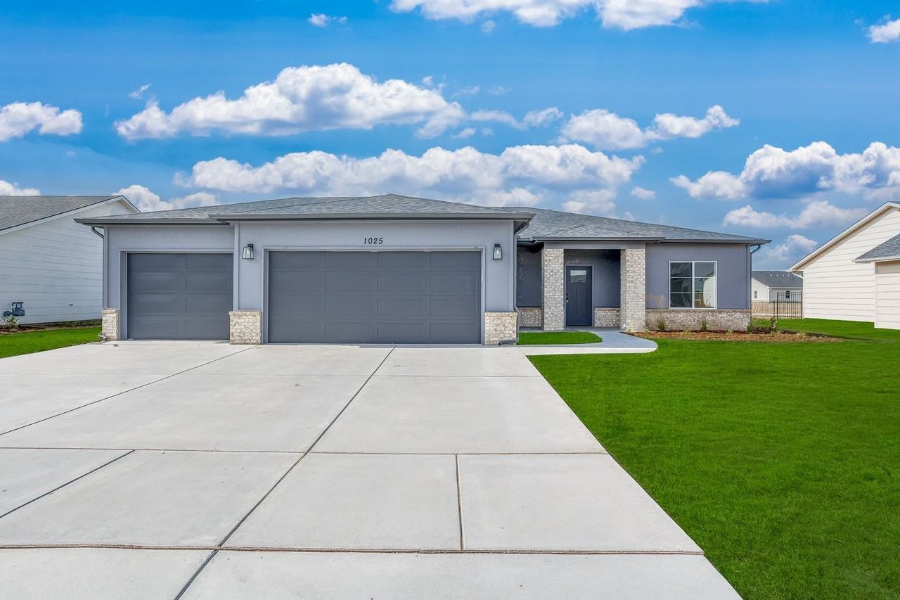 1025 Long Path St - Photo 3 of 28