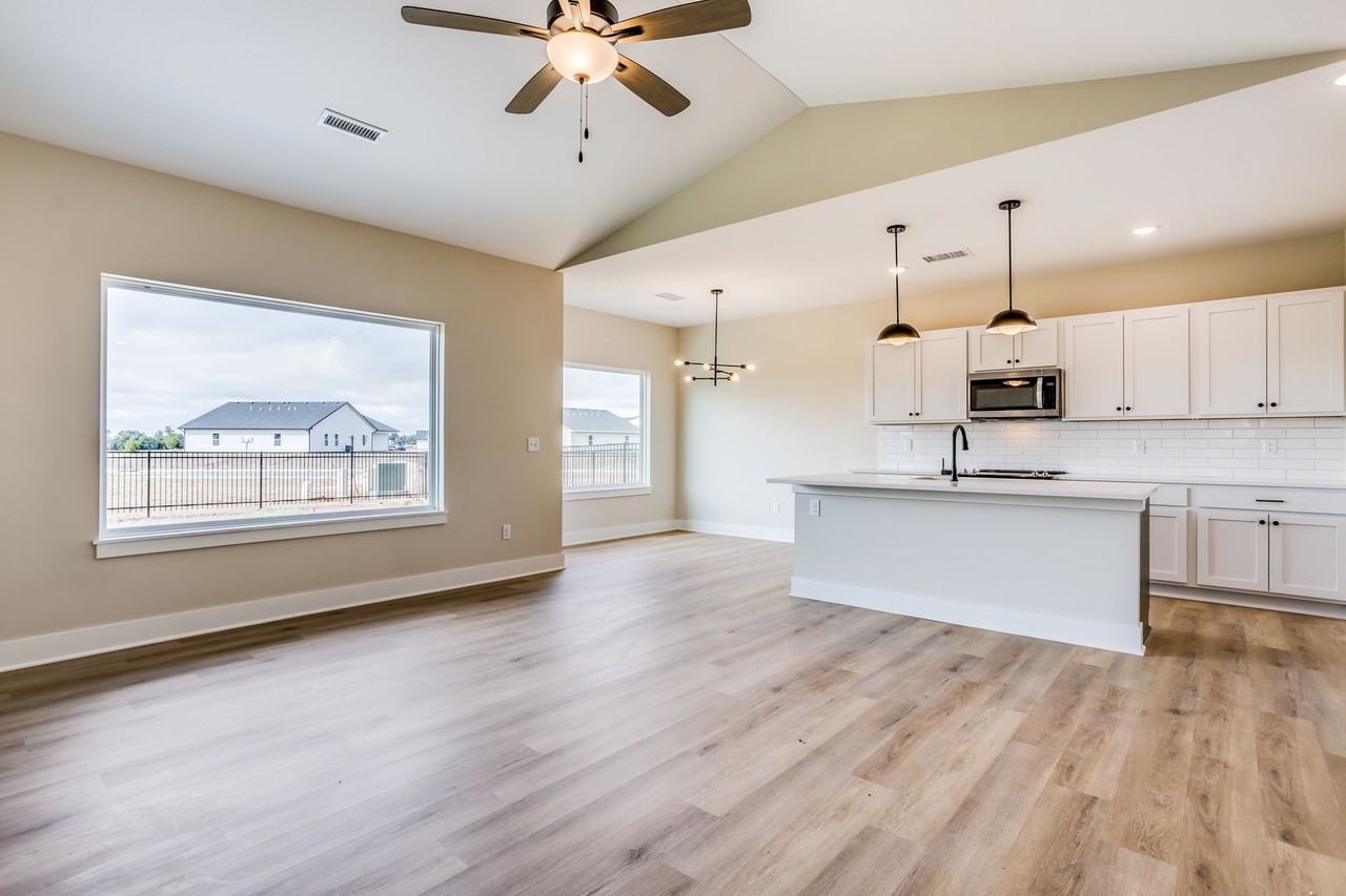 1025 Long Path St - Photo 2 of 29