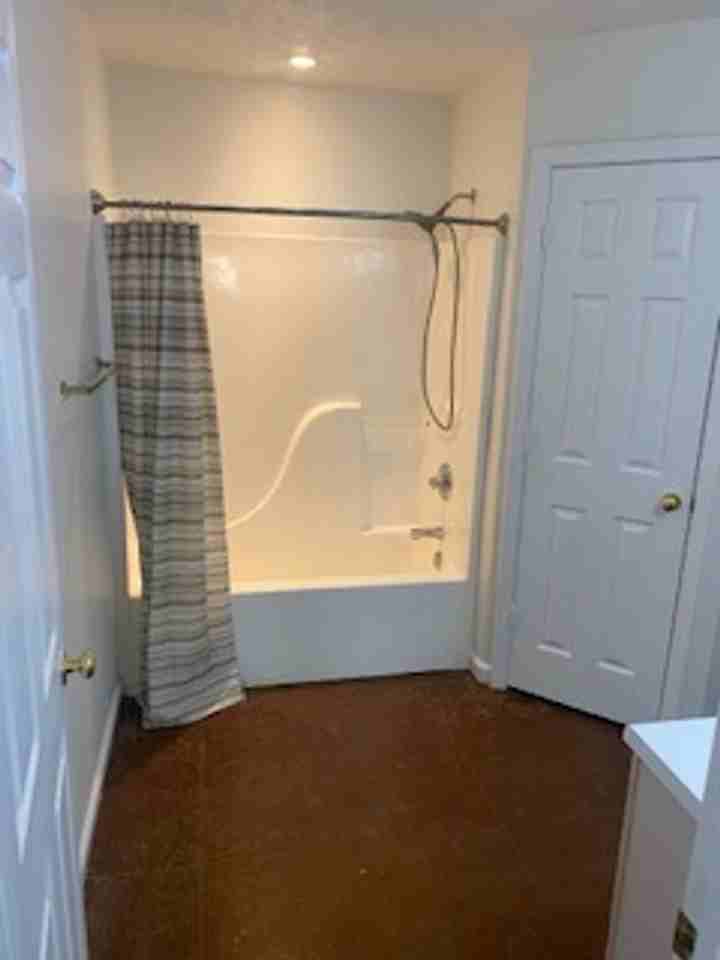 121 Tomlinson Dr - Photo 7 of 11