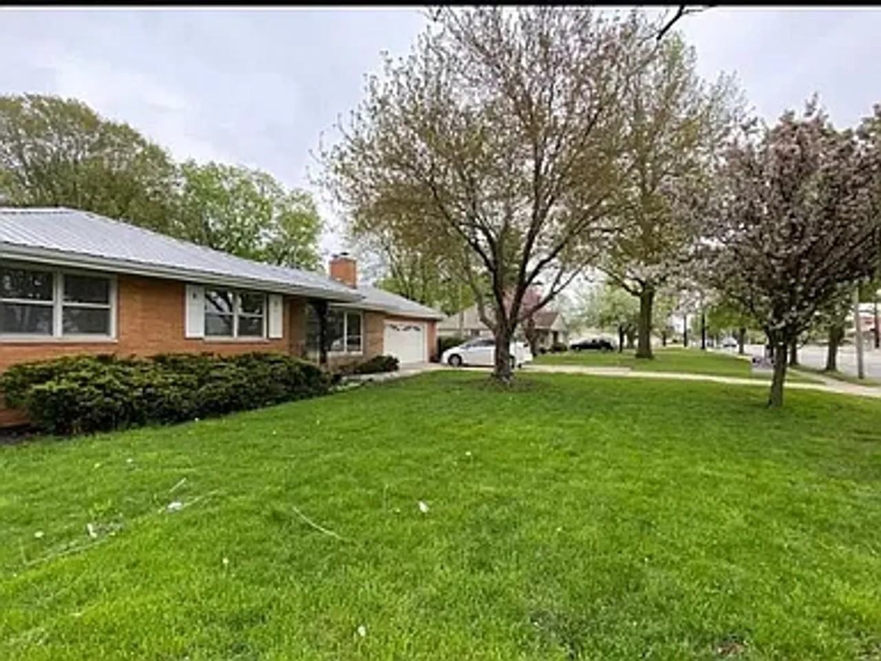 2610 N Salisbury St - Photo 2 of 20