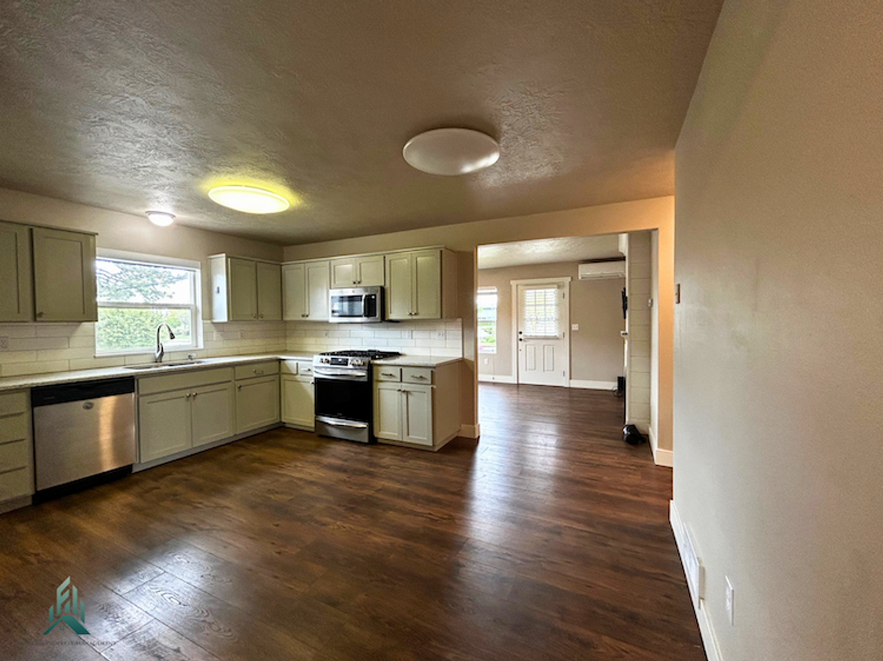 1203 Queen Ave Sw - Photo 5 of 19