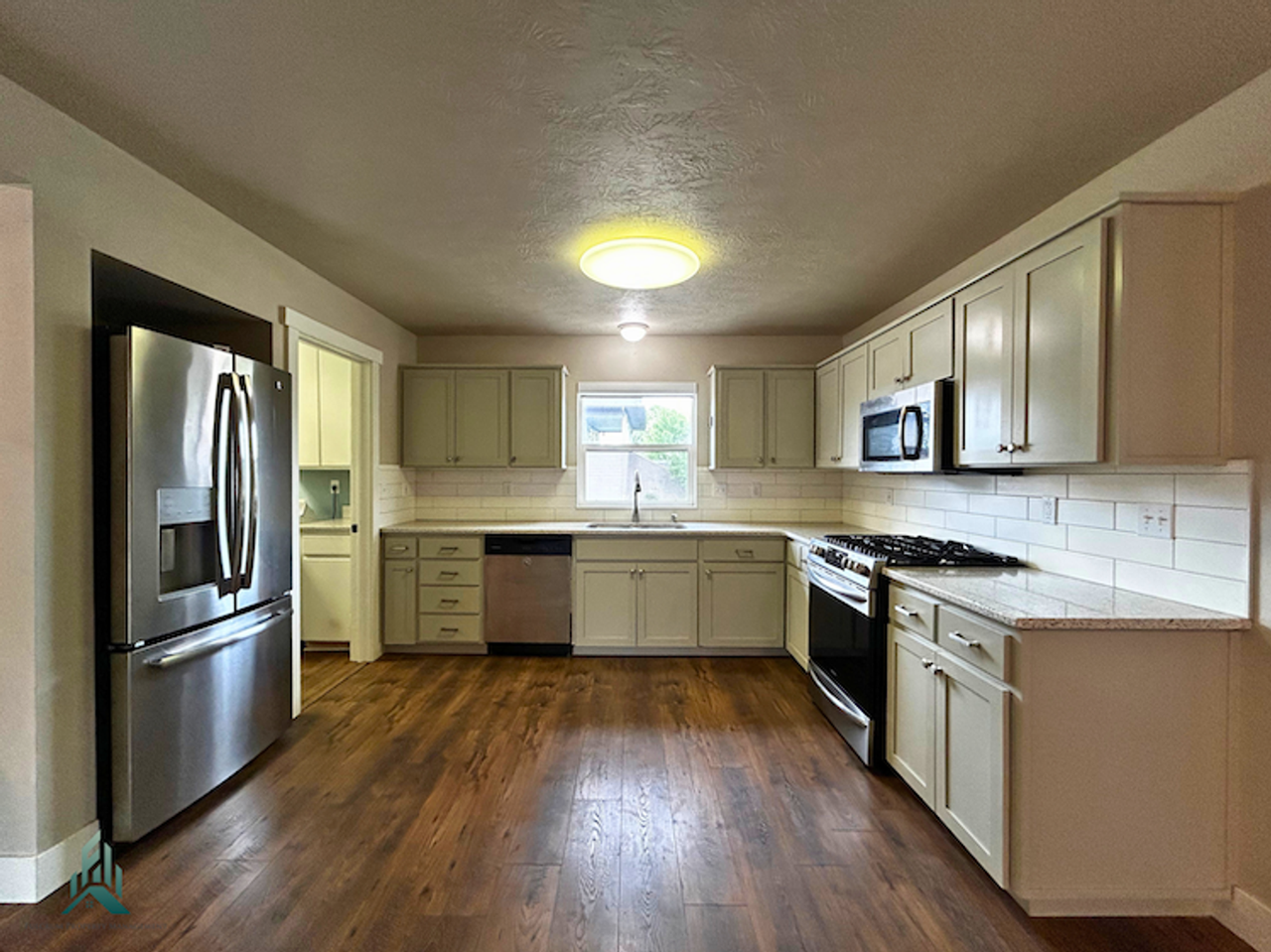 1203 Queen Ave Sw - Photo 6 of 19