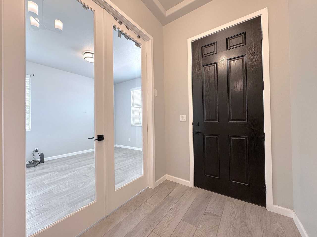 272 Huntstanton St - Photo 2 of 29