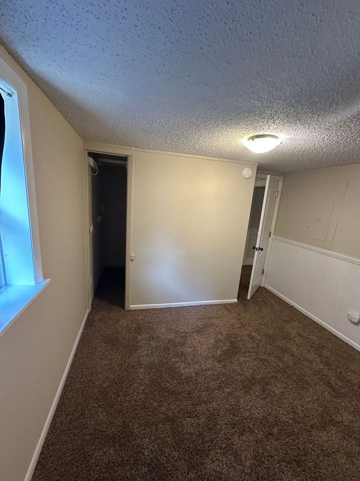 1201 10th Ave - Photo 5 of 15