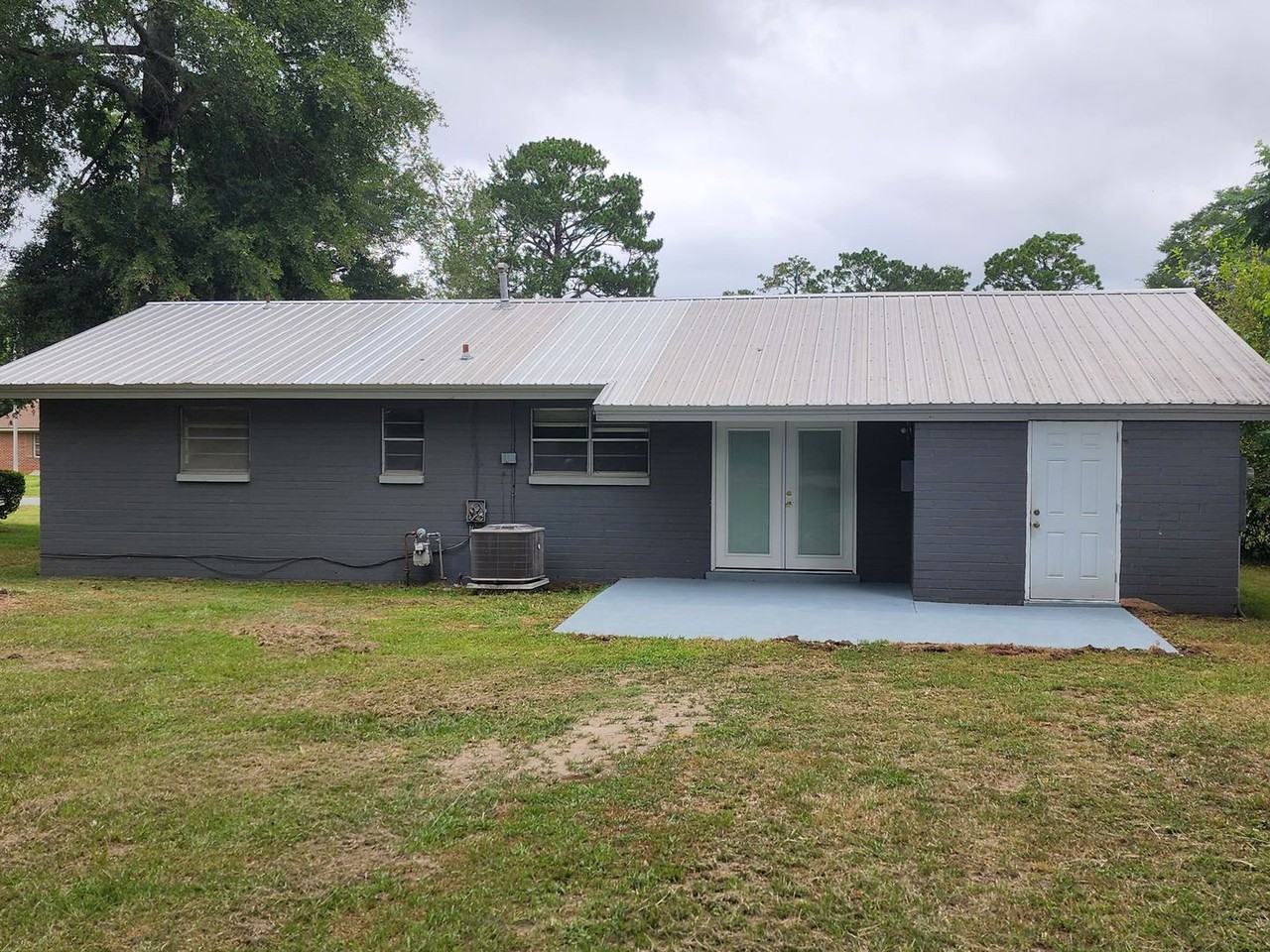 2314 Tompkins Ave - Photo 2 of 17