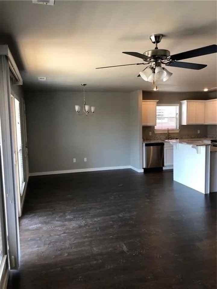 2802 W Blackstone Xing - Photo 5 of 13