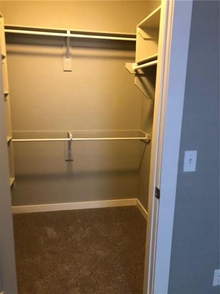 2802 W Blackstone Xing - Photo 7 of 13