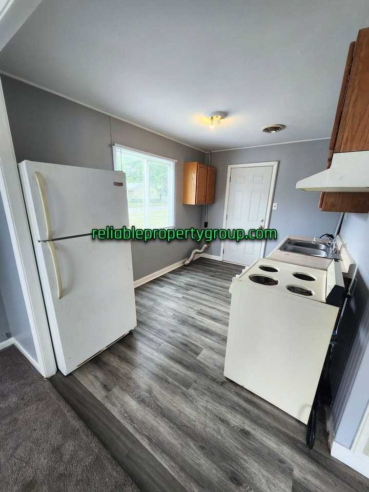 2401 Beacon St - Photo 2 of 12
