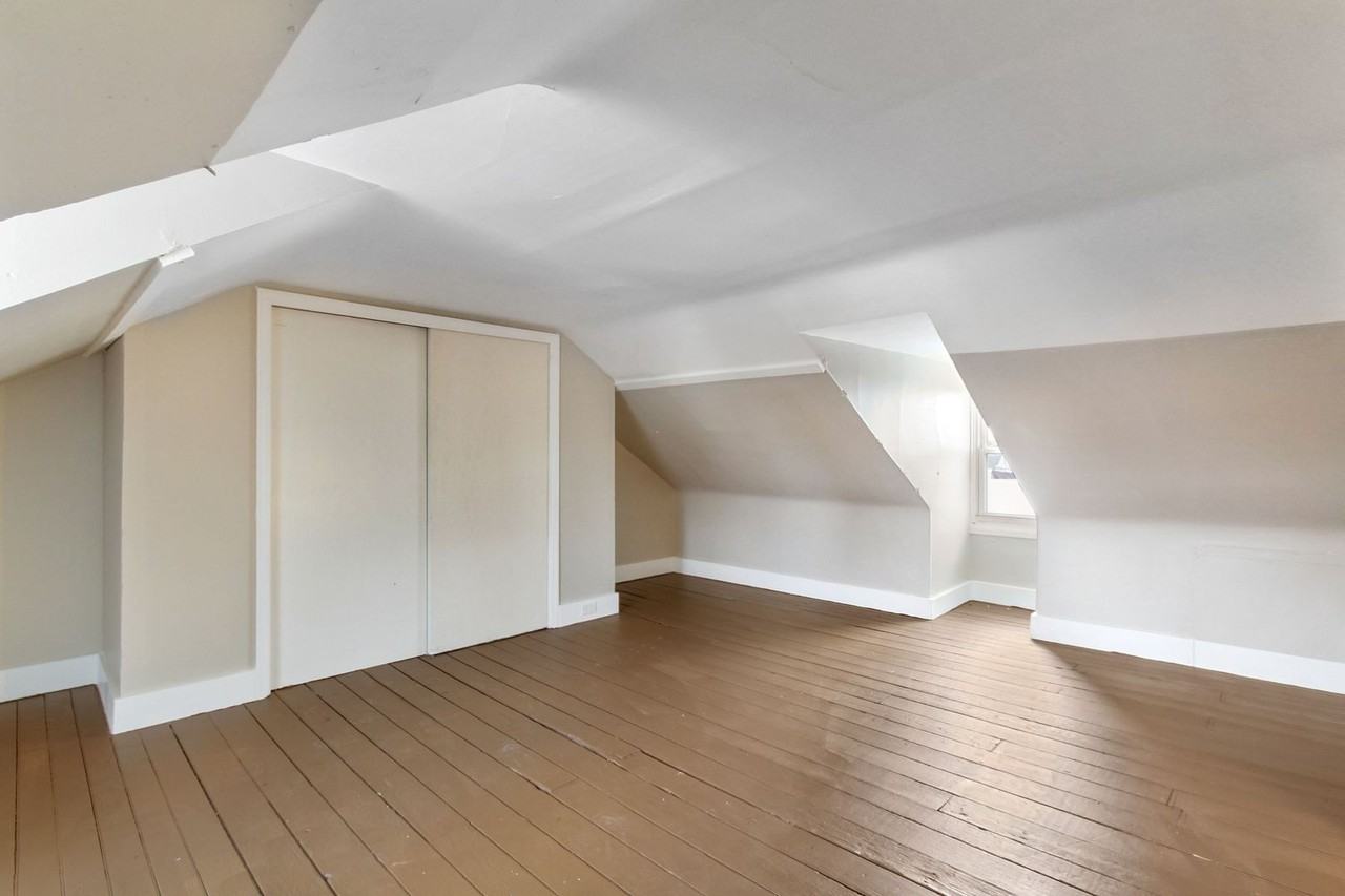 392 East Maple Street - Photo 3 of 21