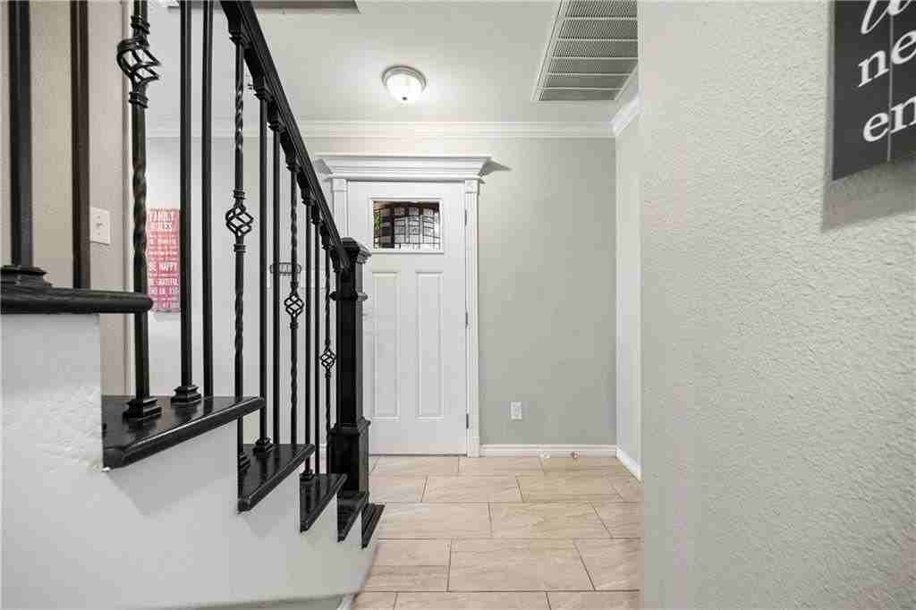 1873 Elizabeth St - Photo 3 of 3