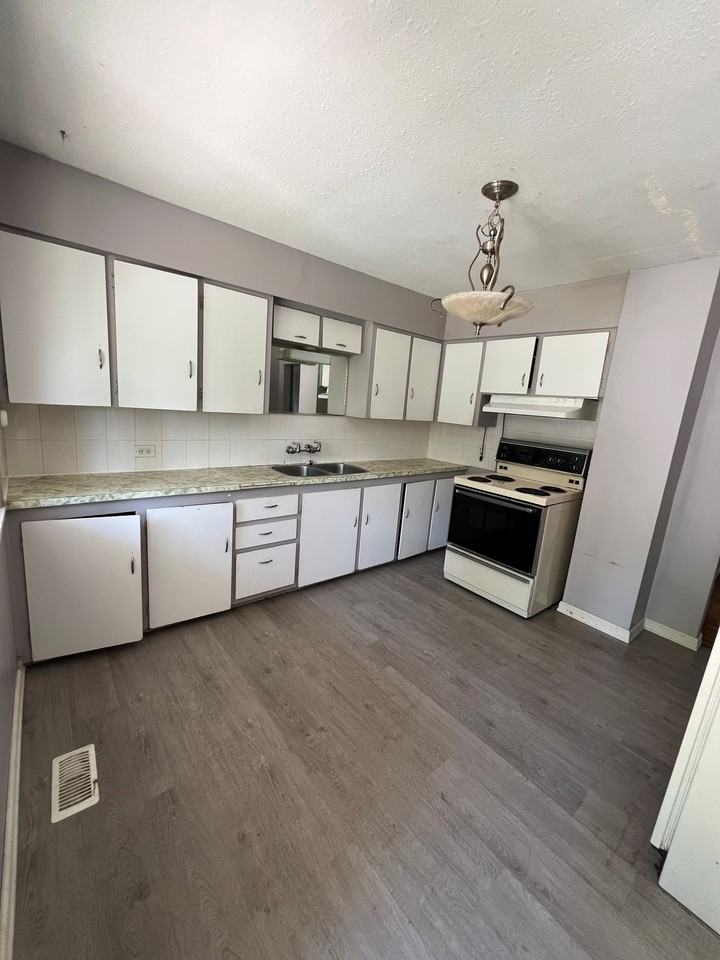 205 Mount Royal Drive - Photo 3 of 6