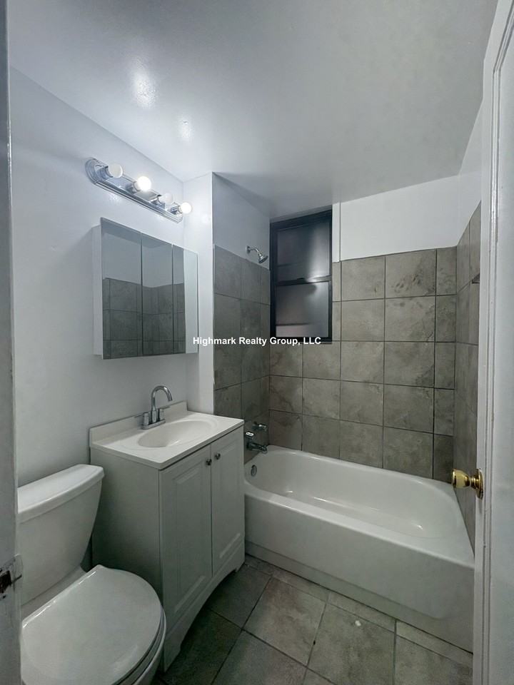 1321 1/2 W Estes Ave #49 - Photo 5 of 11