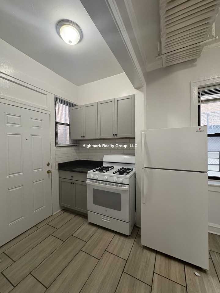 1321 1/2 W Estes Ave #49 - Photo 7 of 11