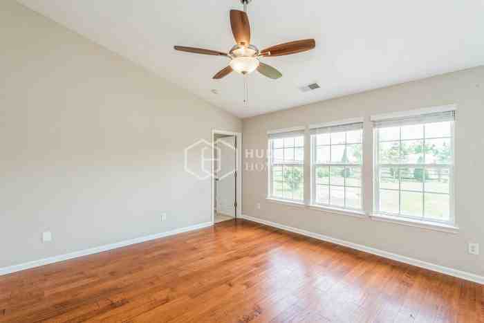 347 Courtland Ct - Photo 3 of 16