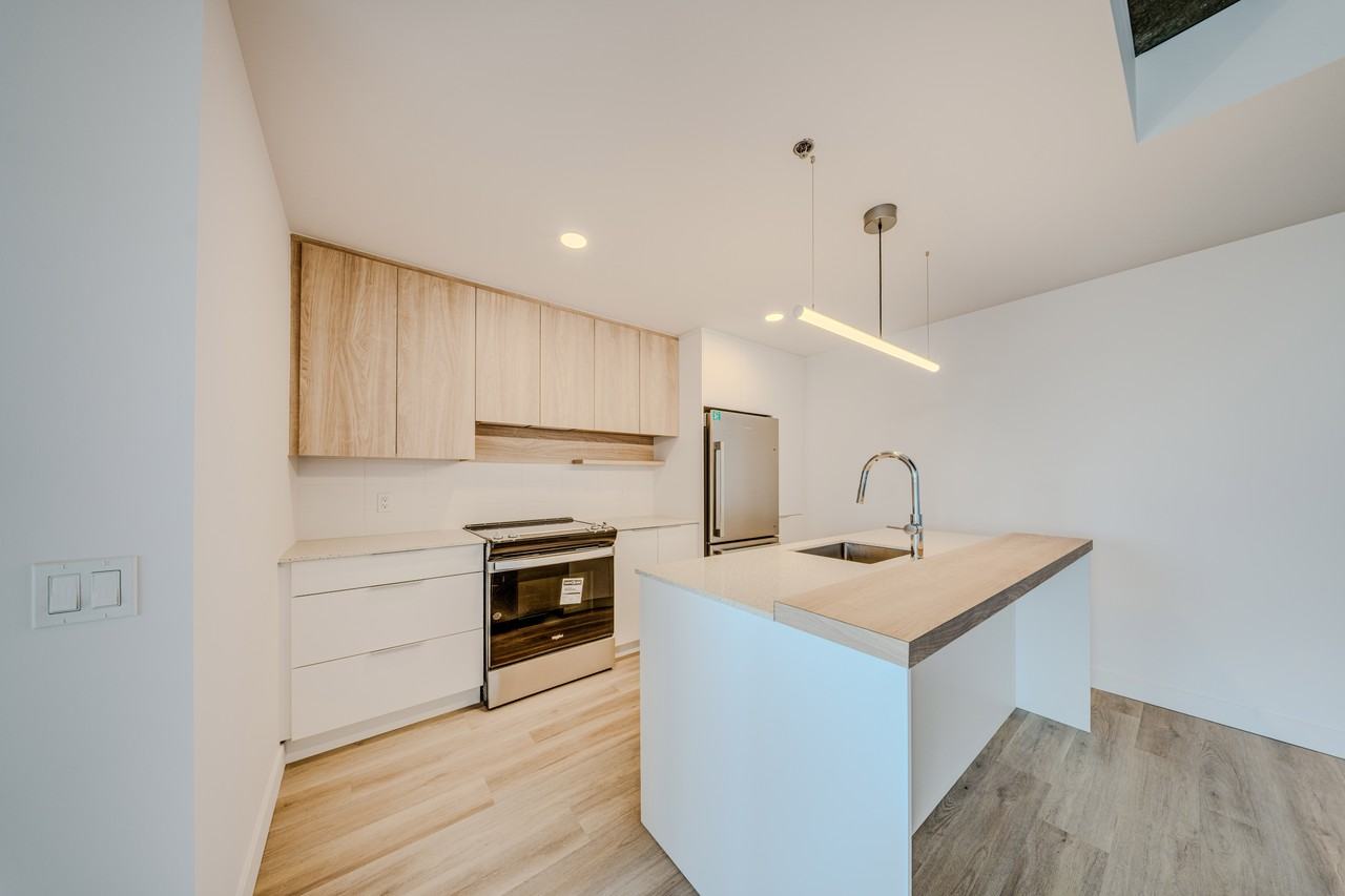 17 Boulevard Montclair #934 - Photo 3 of 24