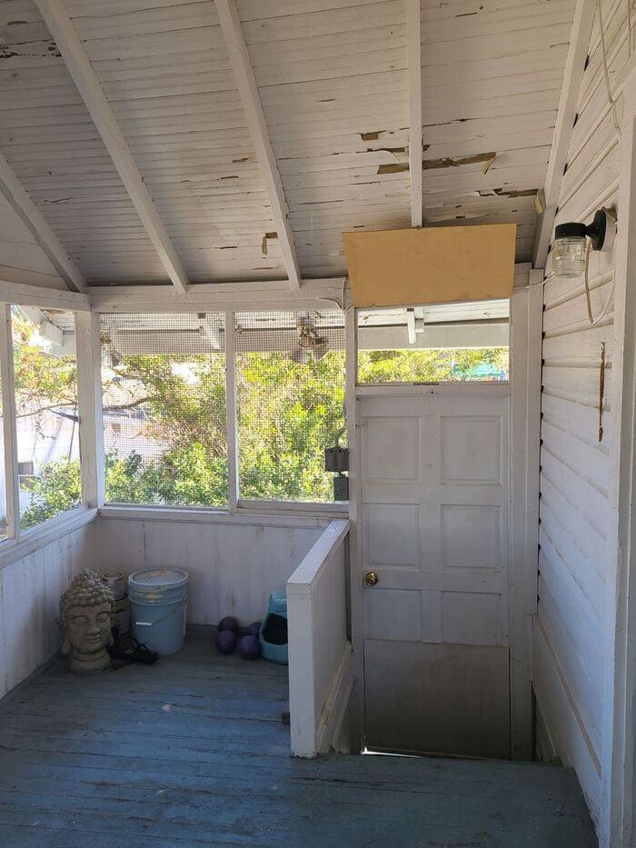 110 Rush St - Photo 3 of 16