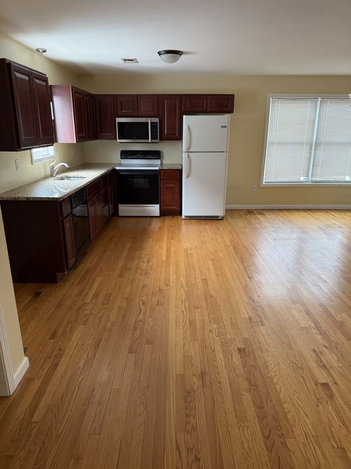 308 Grant Ave - Photo 2 of 11