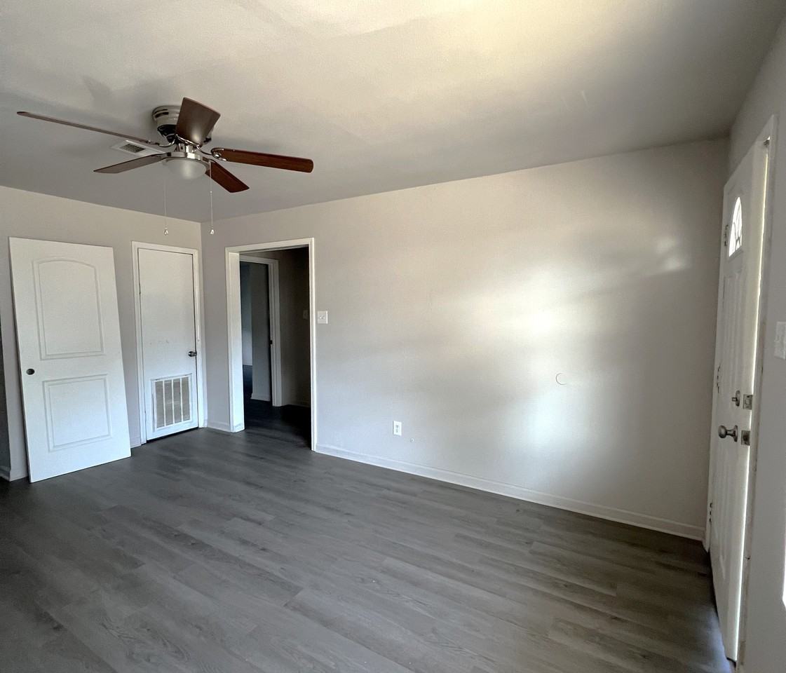 1601 University Parkway #27 - Photo 3 of 22