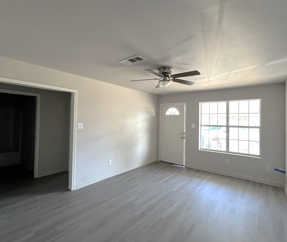 1601 University Parkway #27 - Photo 4 of 22