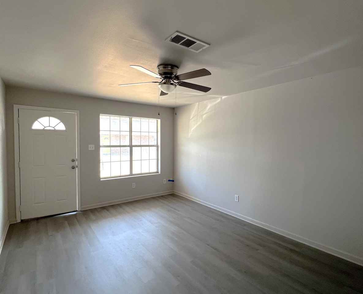 1601 University Parkway #27 - Photo 5 of 22