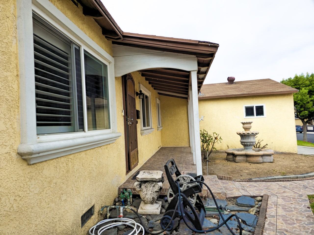 2404 Foxglove Dr #NA - Photo 3 of 20