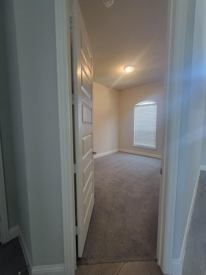 1140 Barrix Dr #NA - Photo 5 of 30
