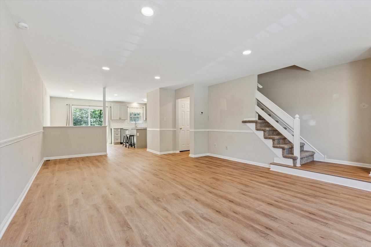 437 Franklin Ct - Photo 3 of 30