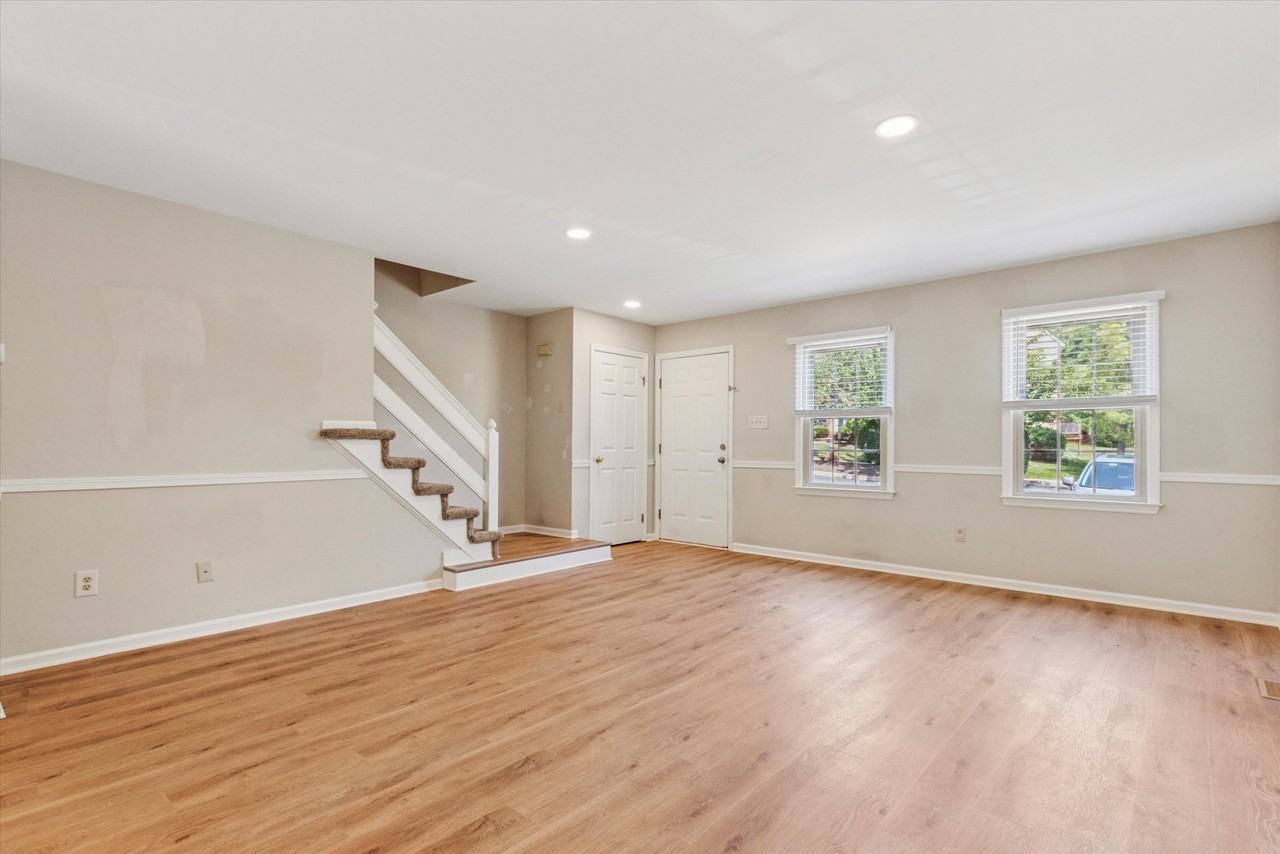 437 Franklin Ct - Photo 2 of 30