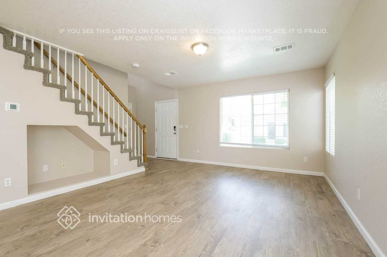 20924 E 47th Ave - Photo 4 of 18