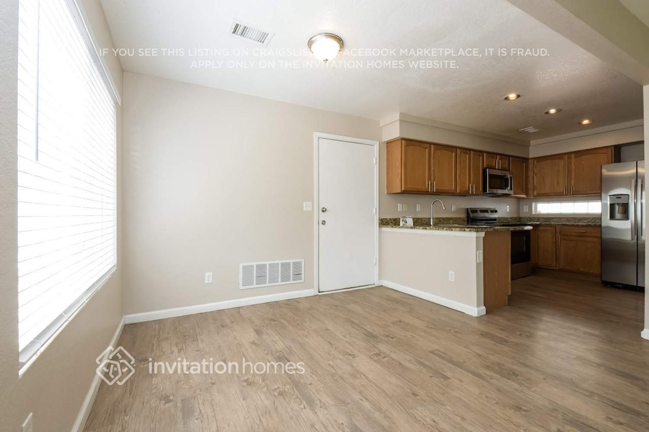 20924 E 47th Ave - Photo 7 of 18