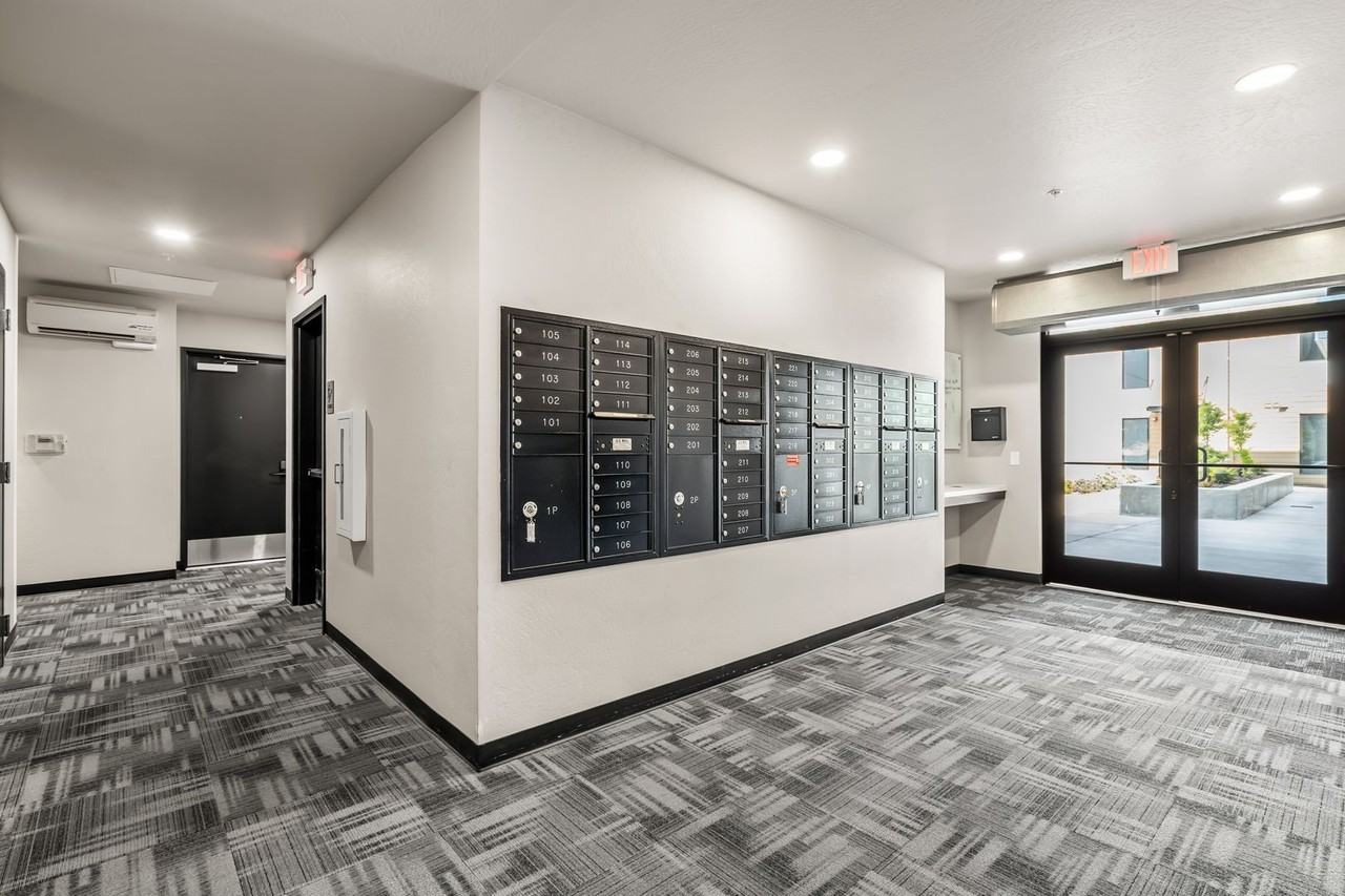 6303-1t - 121 S Holly - Photo 7 of 40