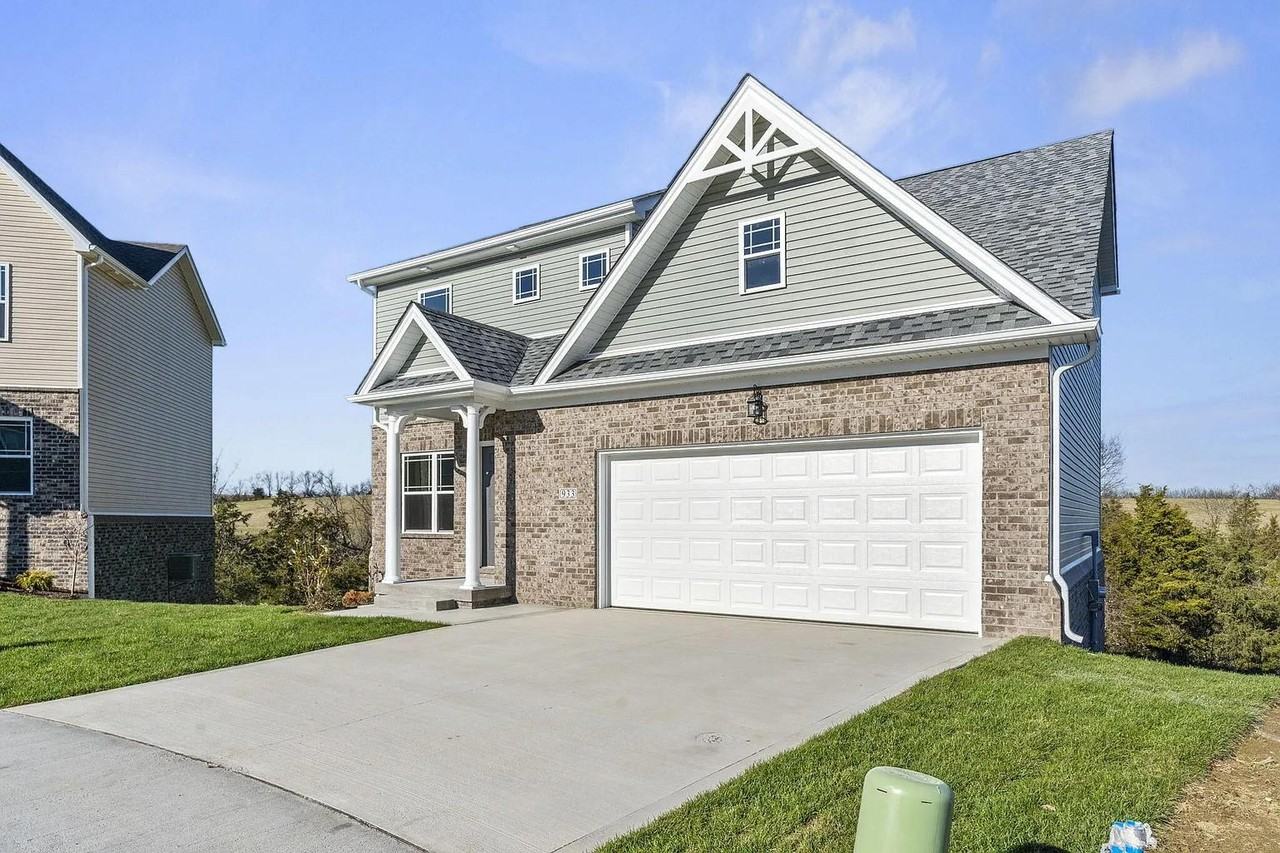 933 Camden Ct - Photo 3 of 12