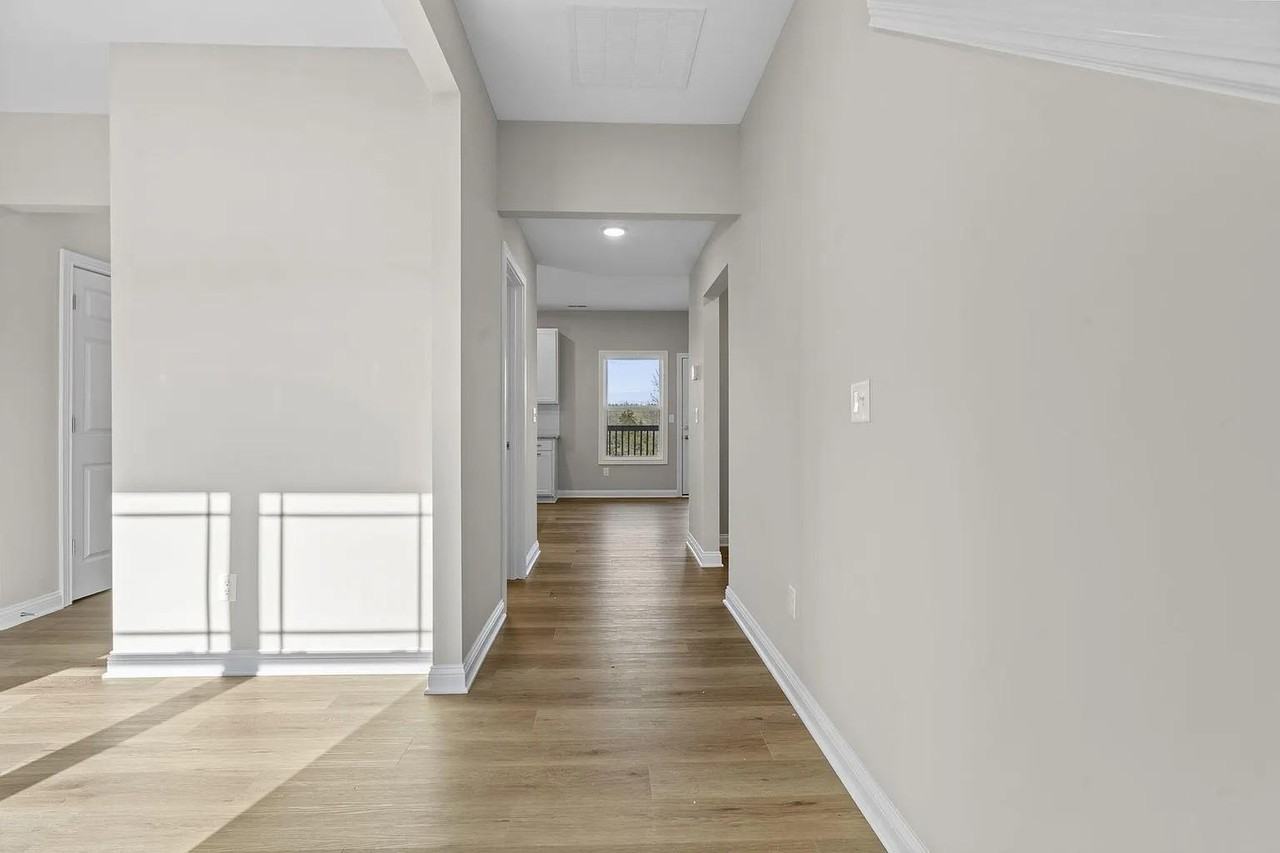 933 Camden Ct - Photo 4 of 12