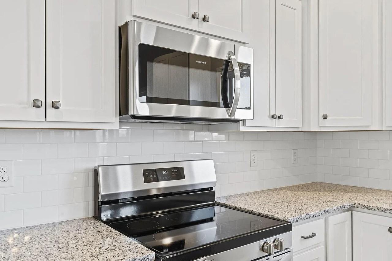 933 Camden Ct - Photo 6 of 12