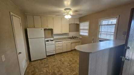 1017 N Main - Photo 3 of 6