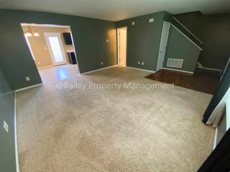 157 Sara Ct - Photo 3 of 12