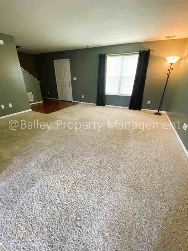 157 Sara Ct - Photo 5 of 12