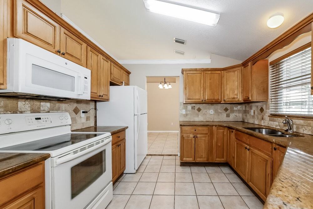 6888 Mauna Loa Blvd - Photo 6 of 16