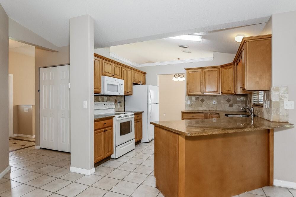 6888 Mauna Loa Blvd - Photo 7 of 16