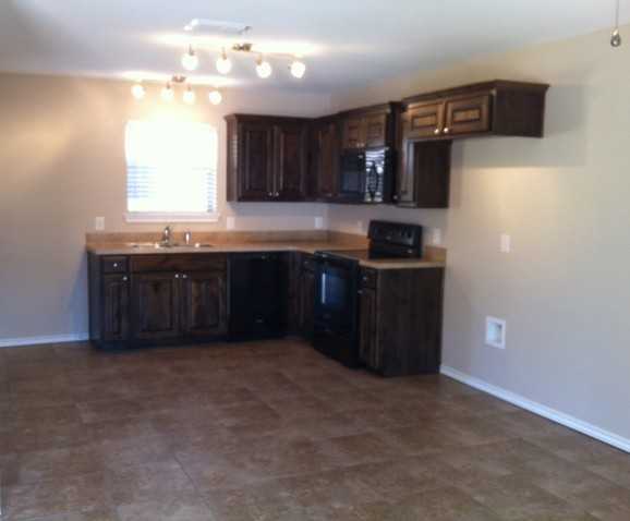 18033 Loring Ln - Photo 3 of 16